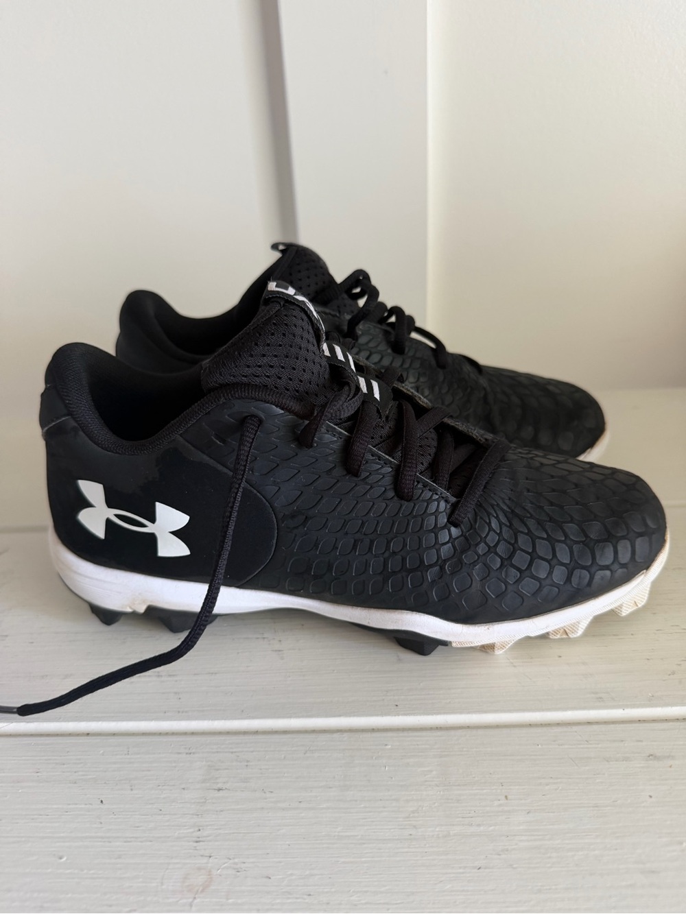 Under Armour Glyde 2.0 RM Women's Black White UA Softball Cleats - Size 7 EUC